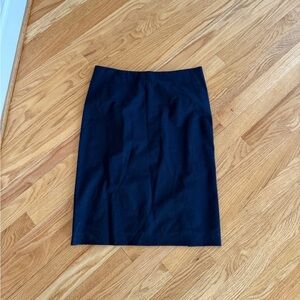 Theory wool stretch pencil skirt vent slits in back size 8 navy